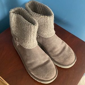 UGG gray knit short Saela boots size 9